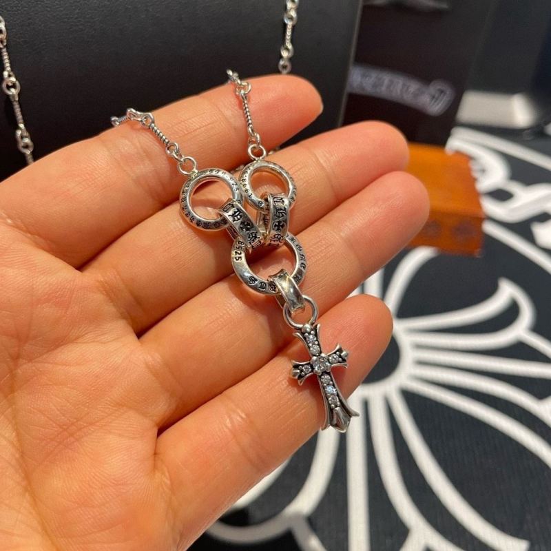 Ch*0me He**ts necklaces
